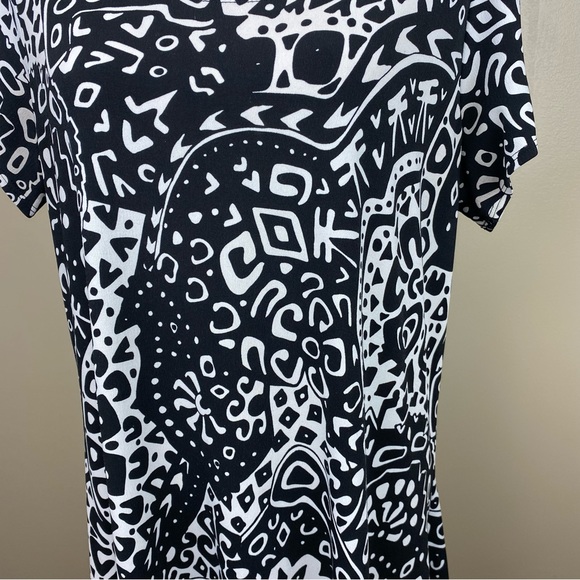 Choices Woman geometric print tunic/blouse, size 1X, short sleeves - Picture 4 of 7